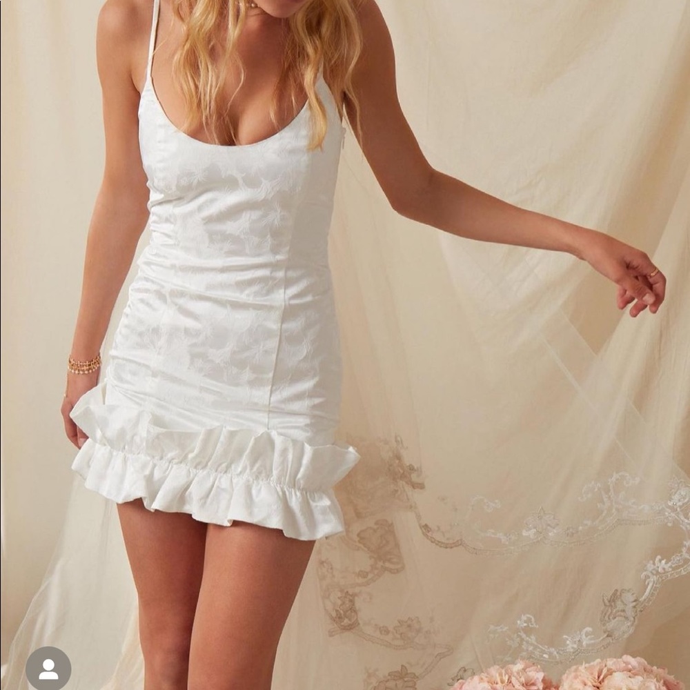 NWT HOLLY DRESS IN VANILLA MACAROON SIZE 2!